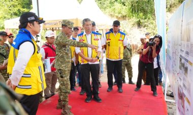 Kasum TNI Tinjau Rehabilitasi Pascabencana dan Serahkan Bantuan Air Bersih di Tapanuli