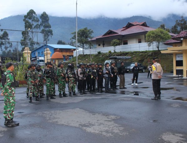 Sinergitas TNI–Polri Perketat Patroli Gabungan, Jaga Keamanan Serta Cegah Kriminalitas Dan Tegaskan Ketertiban di Kota Puncak Jaya