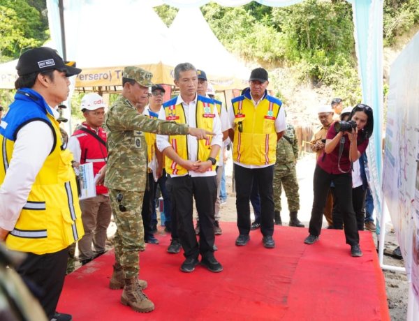 Kasum TNI Tinjau Rehabilitasi Pascabencana dan Serahkan Bantuan Air Bersih di Tapanuli